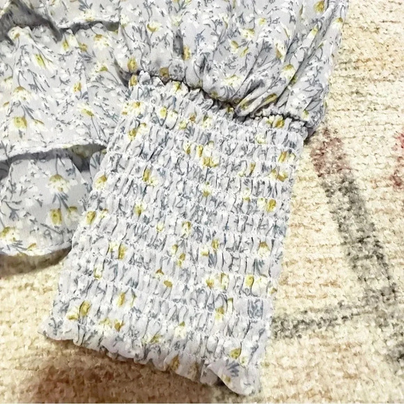 ASTR The Label• Purple floral ruffle blouse size large - Picture 8 of 12